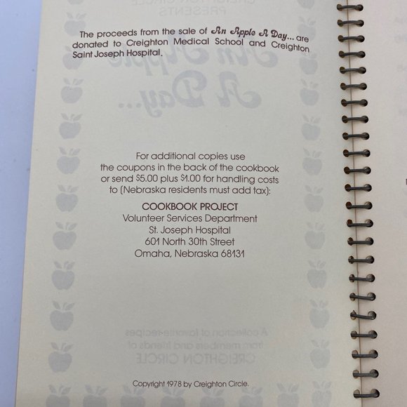 Vintage ,Creighton Circle Presents An Apple A Day Cookbook - Picture 3 of 5